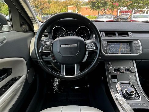 Used 2019 Land Rover Range Rover Evoque SE AWD/4WD image 5