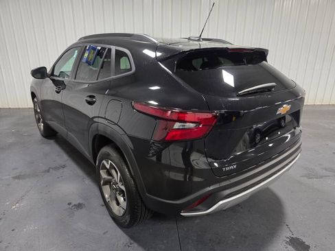 Used 2024 Chevrolet Trax LT FWD image 3