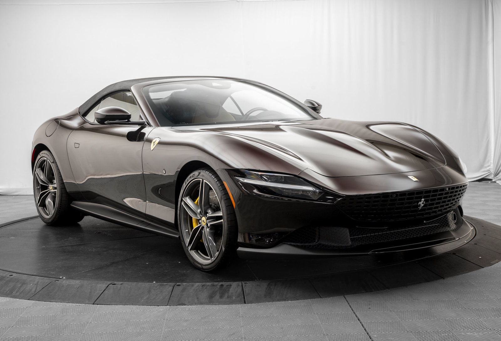 Used 2026 Ferrari Roma Spider RWD image 9