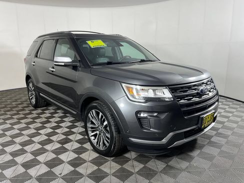 Used 2018 Ford Explorer Platinum AWD/4WD image 3