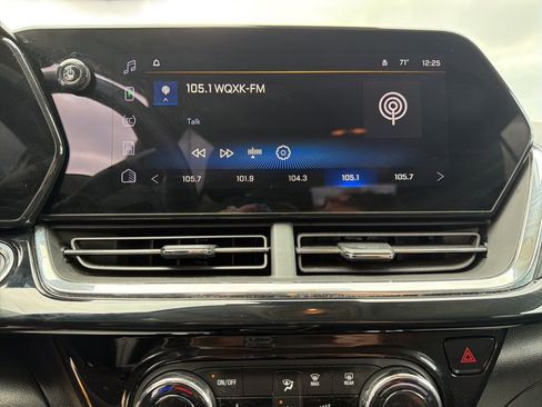 Used 2024 Chevrolet Trax ACTIV w/ Sunroof Package image 15