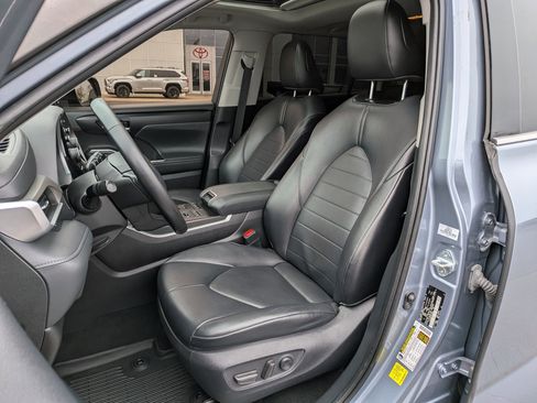 Used 2021 Toyota Highlander XLE image 14