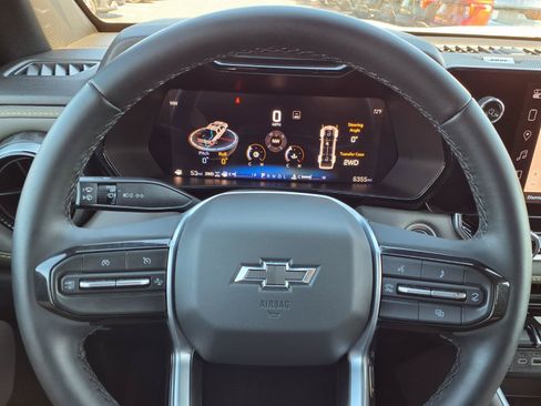 Used 2024 Chevrolet Colorado ZR2 w/ Technology Package AWD/4WD image 12
