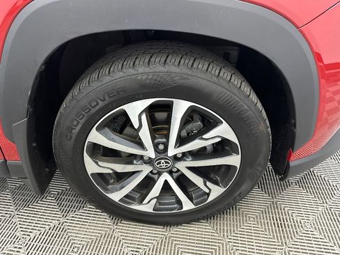 Used 2024 Toyota Corolla Cross XLE FWD image 13