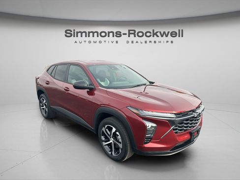 Used 2024 Chevrolet Trax RS image 3