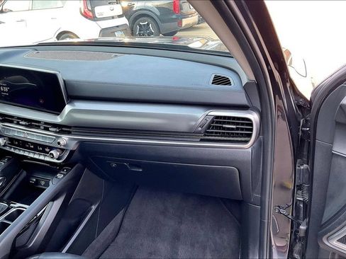 Used 2025 Kia Telluride S AWD/4WD image 16