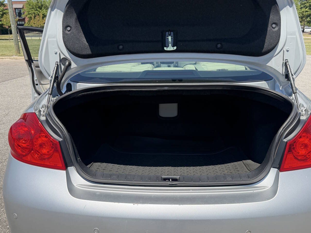 Used 2010 INFINITI G37 Journey w/ Premium Pkg RWD image 19