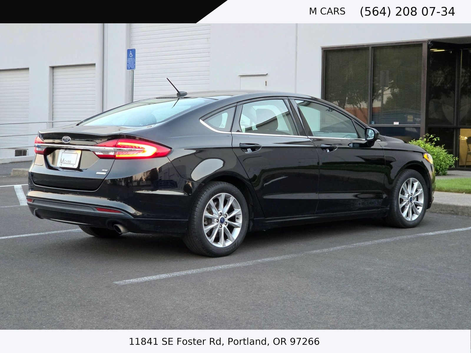 Used 2017 Ford Fusion SE w/ Fusion SE Technology Package FWD image 6