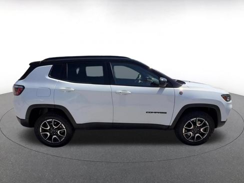 Used 2025 Jeep Compass Trailhawk AWD/4WD image 16
