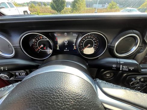Used 2021 Jeep Gladiator Overland w/ Popular Equipment Package image 16