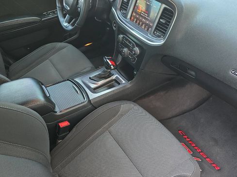 Used 2017 Dodge Charger R/T w/ Blacktop Package RWD image 15