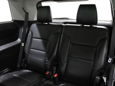 Used 2018 GMC Acadia SLT image 25