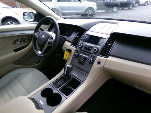 Used 2018 Ford Taurus SE image 28