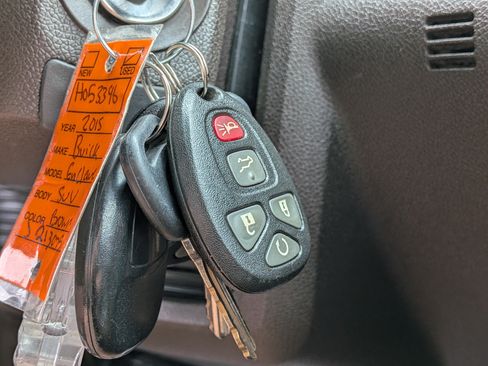 Used 2015 Buick Enclave Leather FWD image 32