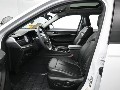 Used 2023 Jeep Grand Cherokee L Limited AWD/4WD image 12