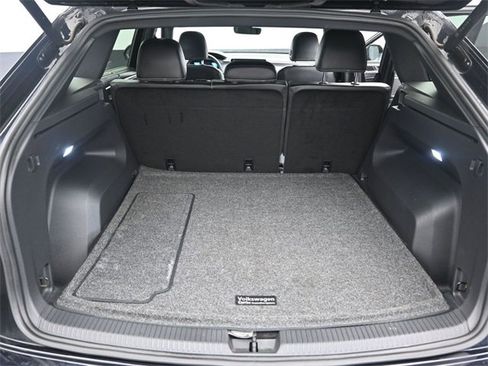 Used 2024 Volkswagen Atlas Cross Sport SE image 12