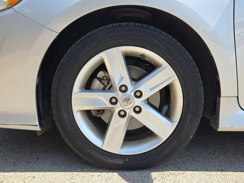 Used 2013 Toyota Camry SE FWD image 30