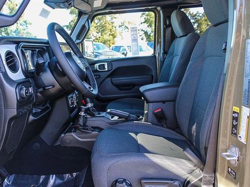 New 2025 Jeep Gladiator Sport image 17