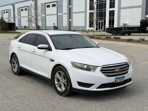Used 2017 Ford Taurus SEL w/ Equipment Group 201A FWD image 3