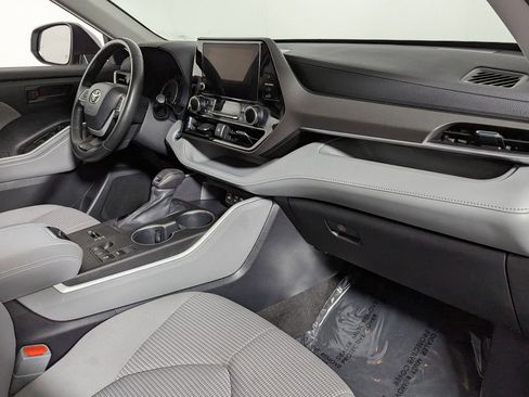 Used 2023 Toyota Highlander LE image 23