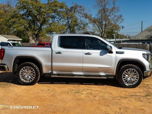 Used 2022 GMC Sierra 1500 SLT w/ SLT Premium Plus Package image 4