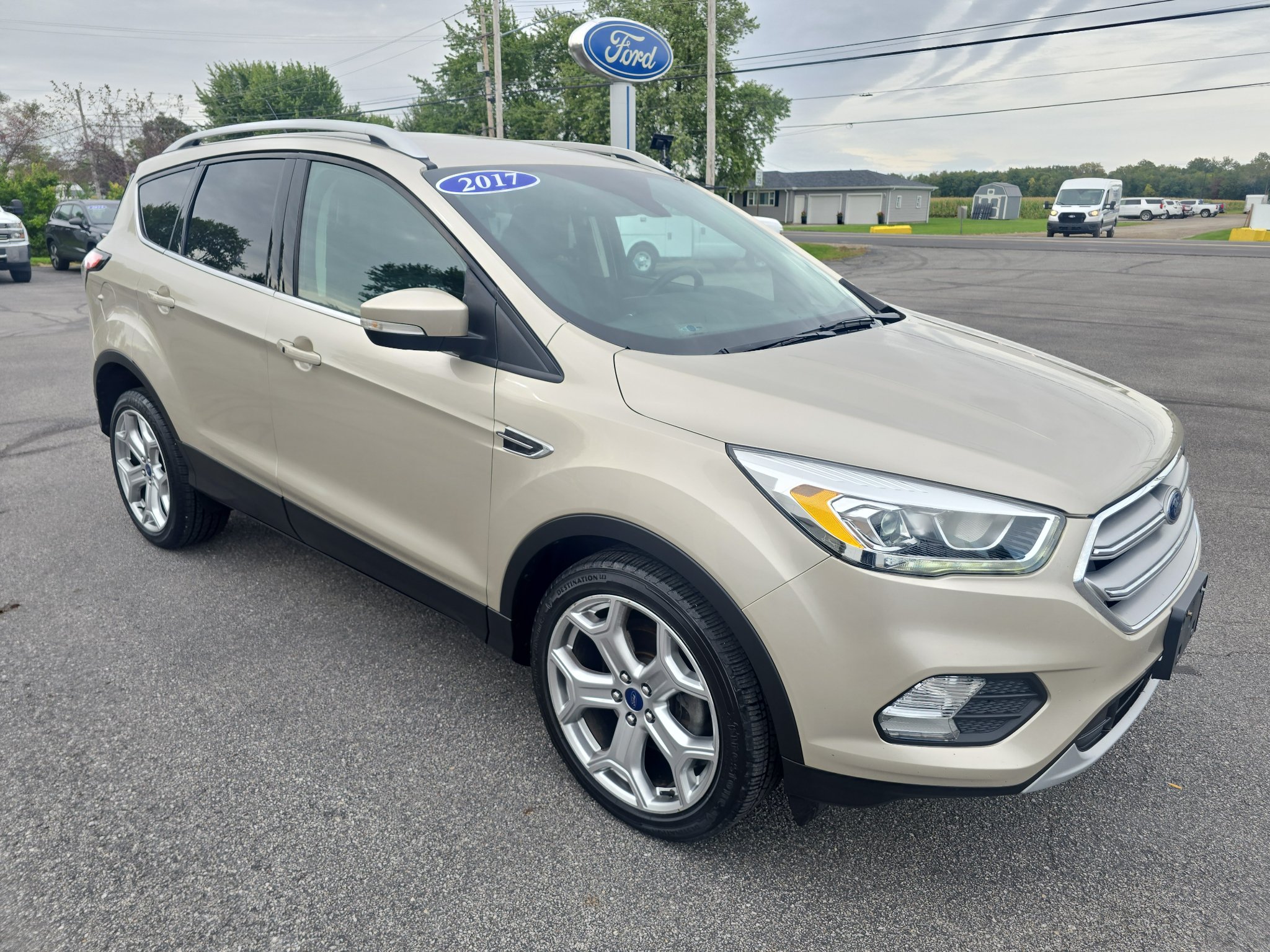 Used 2017 Ford Escape Titanium FWD image 4