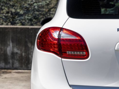 Used 2013 Porsche Cayenne Diesel AWD/4WD image 21