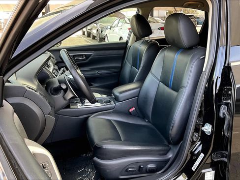 Used 2018 Nissan Altima 2.5 SR w/ SR Midnight Edition FWD image 7