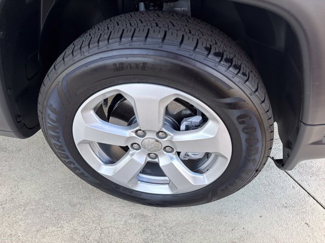 Used 2018 Jeep Compass Latitude w/ Cold Weather Group AWD/4WD image 35
