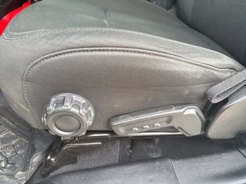 Used 2018 Jeep Wrangler Unlimited Sport image 12