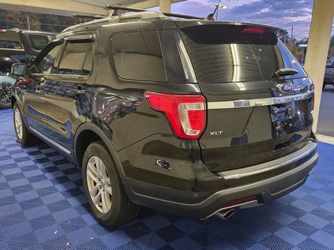Used 2018 Ford Explorer XLT w/ Equipment Group 202A image 4