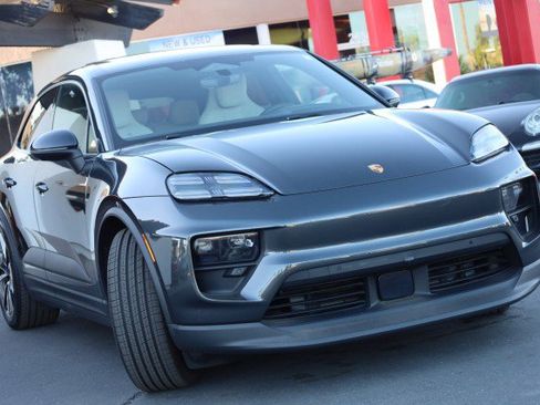 Used 2025 Porsche Macan 4 Electric image 2