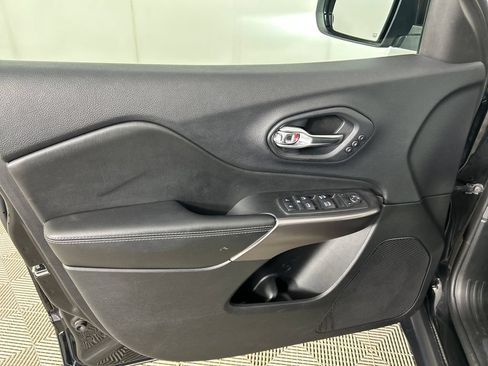 Used 2019 Jeep Cherokee Limited AWD/4WD image 11