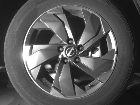 Used 2025 Nissan Rogue SV FWD image 13