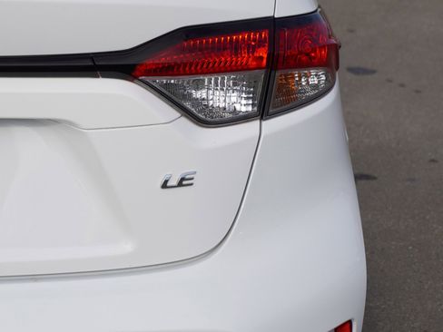 Used 2020 Toyota Corolla LE image 10