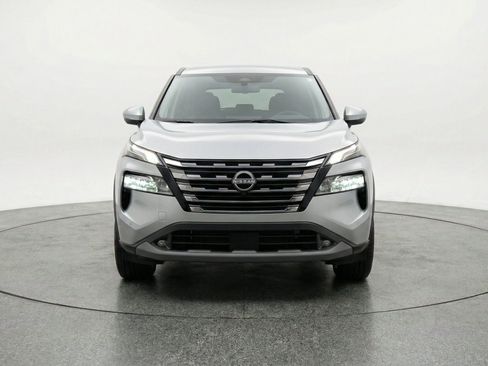 Used 2025 Nissan Rogue SV FWD image 2