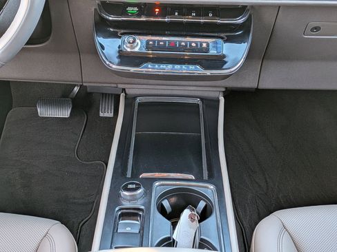 Certified 2023 Lincoln Corsair FWD w/ Equipment Group 101A image 22