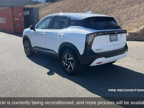 Used 2025 Nissan Kicks SV FWD image 8