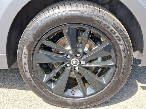 Certified 2025 Jaguar F-PACE R-Dynamic S image 10