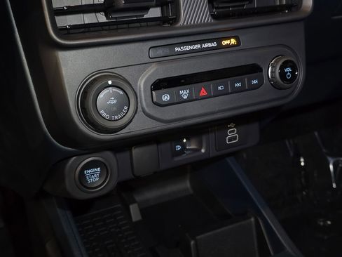 New 2025 Ford Maverick Lariat w/ Black Appearance Package image 29