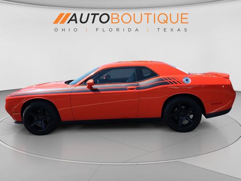 Used 2019 Dodge Challenger SXT RWD image 2