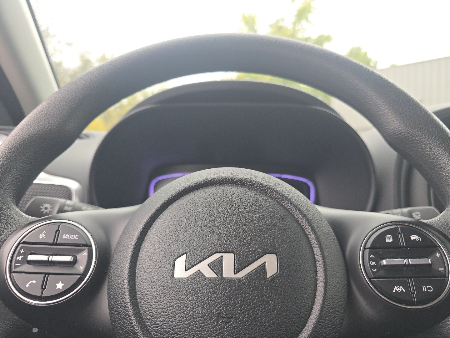 Used 2025 Kia Soul LX w/ LX Technology Package FWD image 25