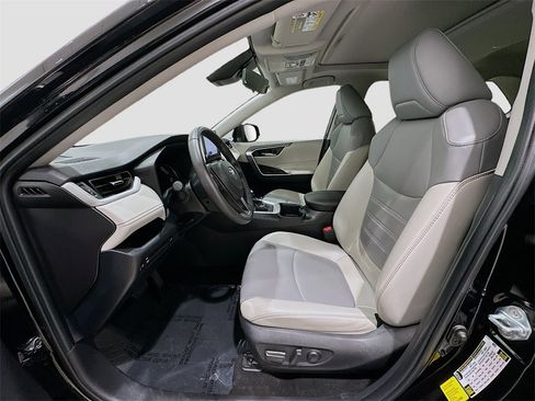 Used 2024 Toyota RAV4 XLE Premium image 20