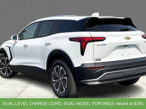 Used 2025 Chevrolet Blazer EV LT AWD/4WD image 3