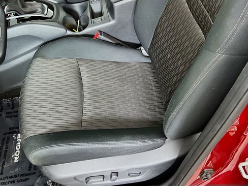 Used 2019 Nissan Rogue SV image 19