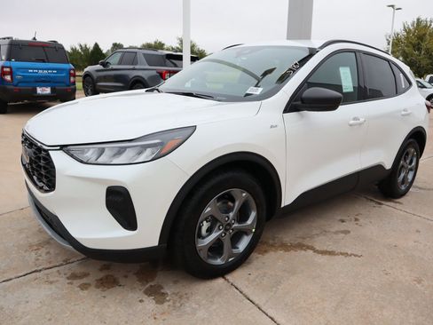 New 2026 Ford Escape ST-Line w/ Tech Pack #1 FWD image 11