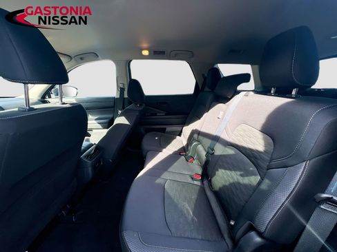 Used 2024 Nissan Pathfinder SV image 31