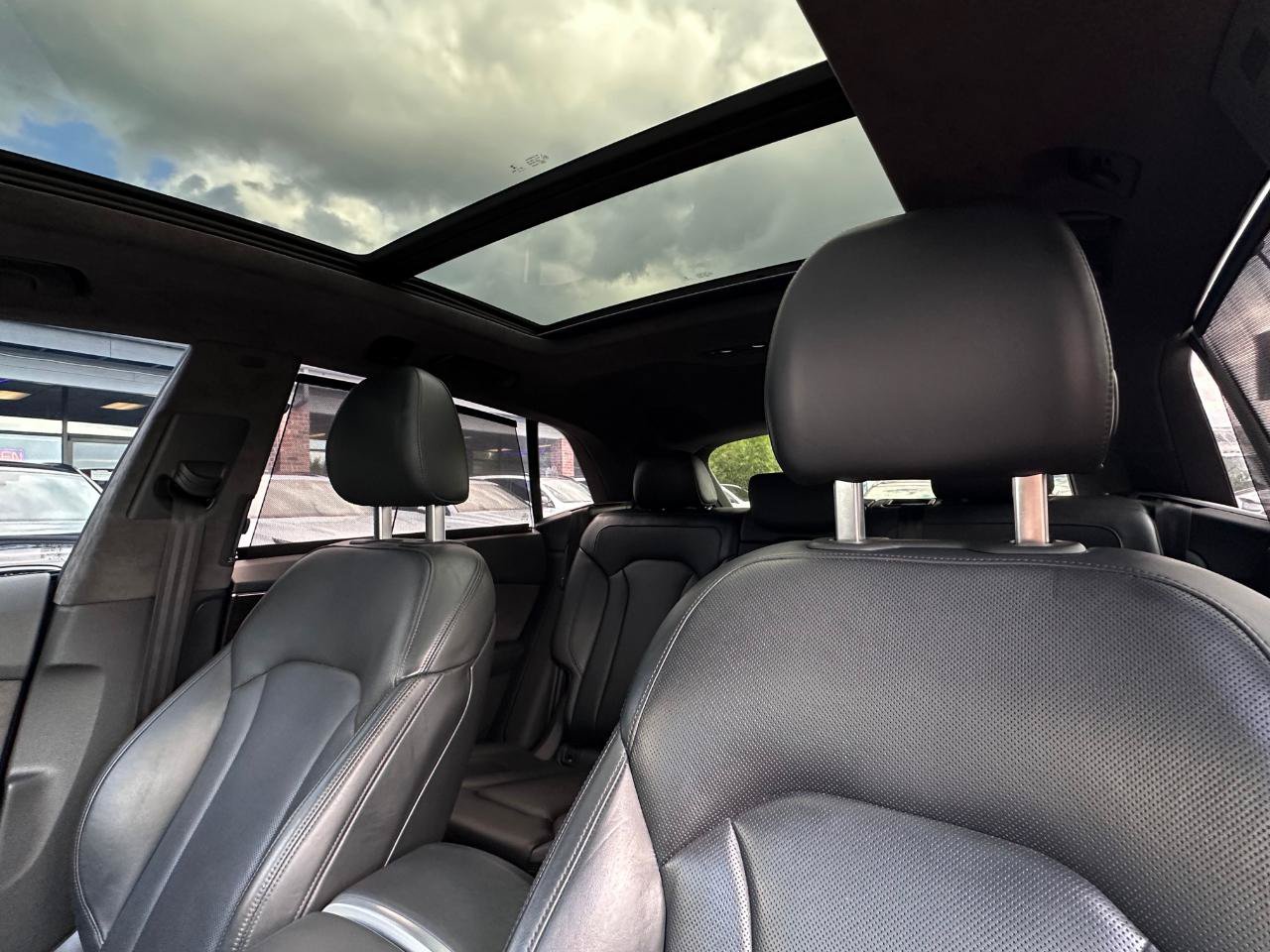 Used 2019 Audi Q8 Prestige w/ Luxury Package AWD/4WD image 4