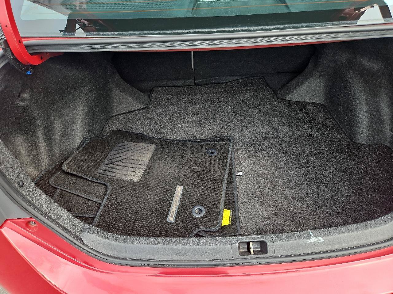 Used 2016 Toyota Corolla LE FWD image 35