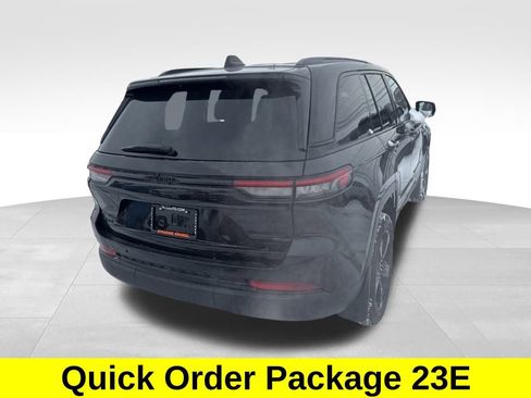 Used 2023 Jeep Grand Cherokee Limited w/ Black Appearance Package image 5